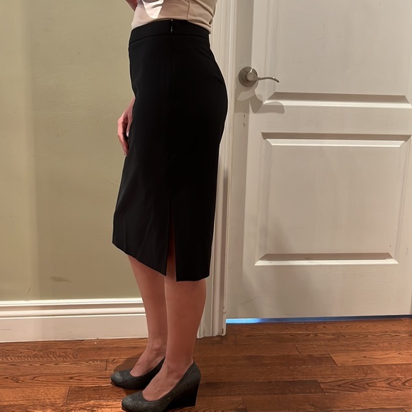 Banana Republic pencil skirt, black size 2 petite - Picture 2 of 7
